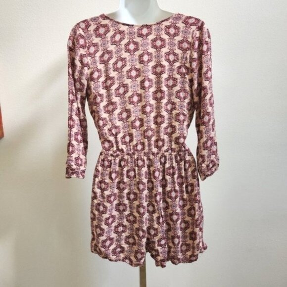 Hollister Pink wrap long sleeve Romper, size S - Picture 13 of 13